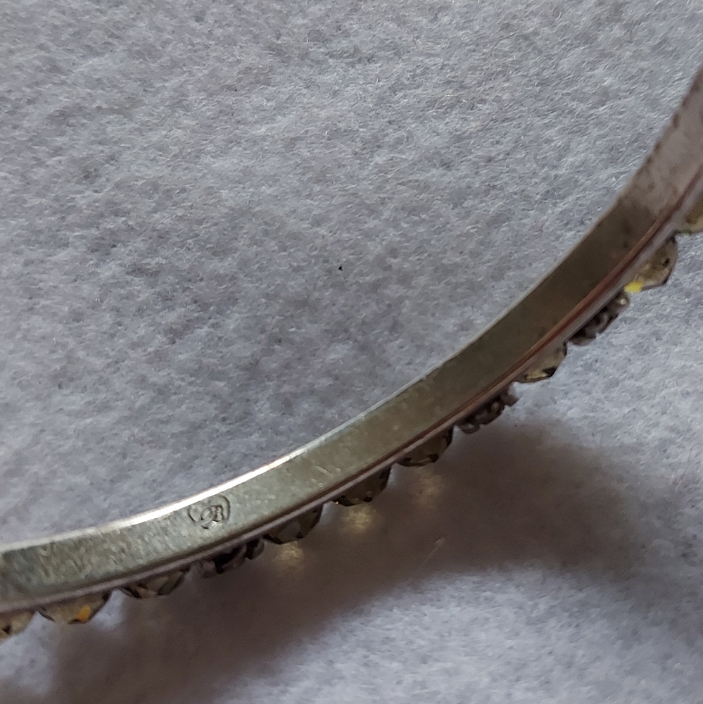Beaded bangle bracelet - Picture 3 of 4
